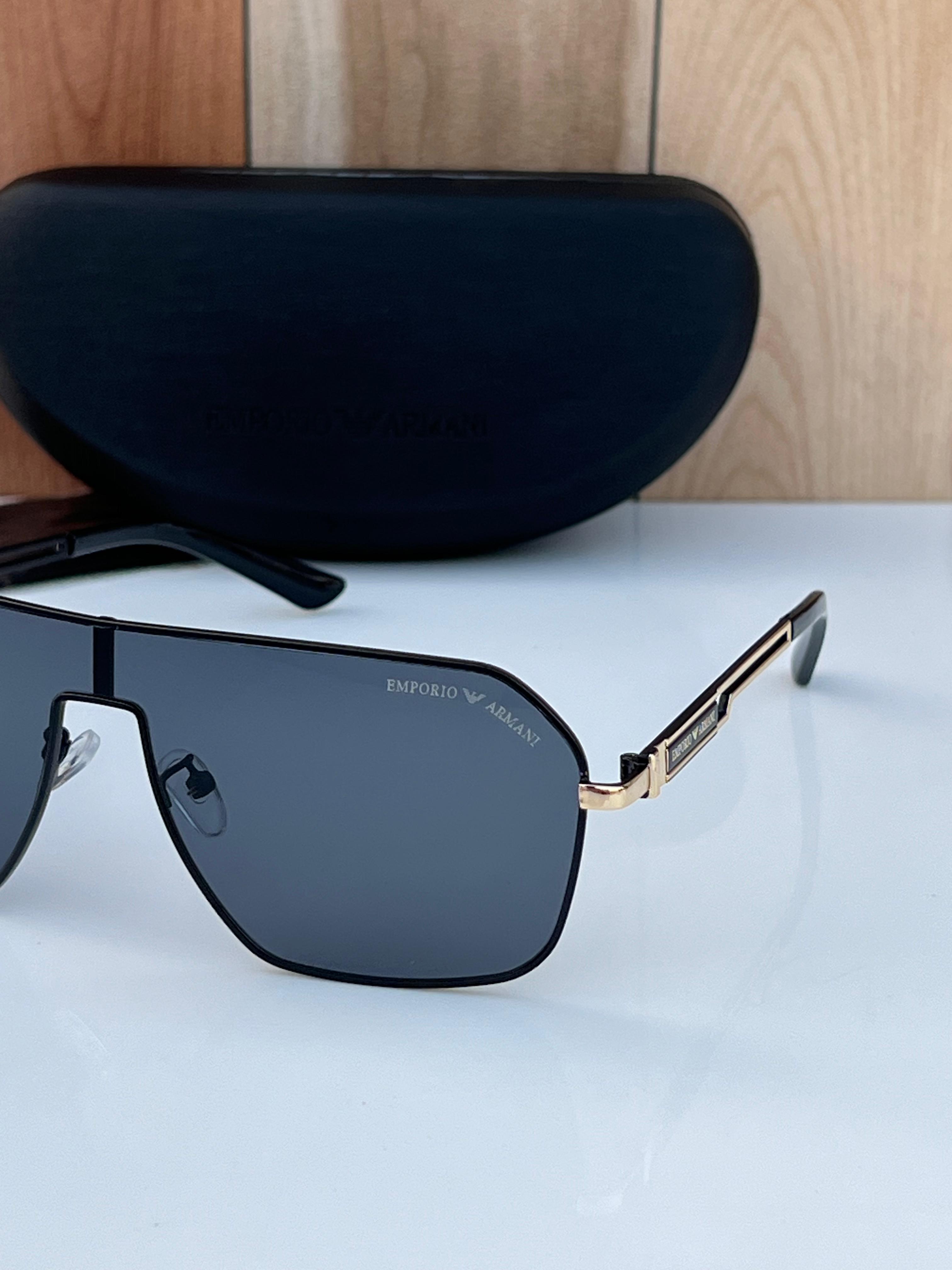 Em_pori_o ar_ma_ni 0199 black gold A