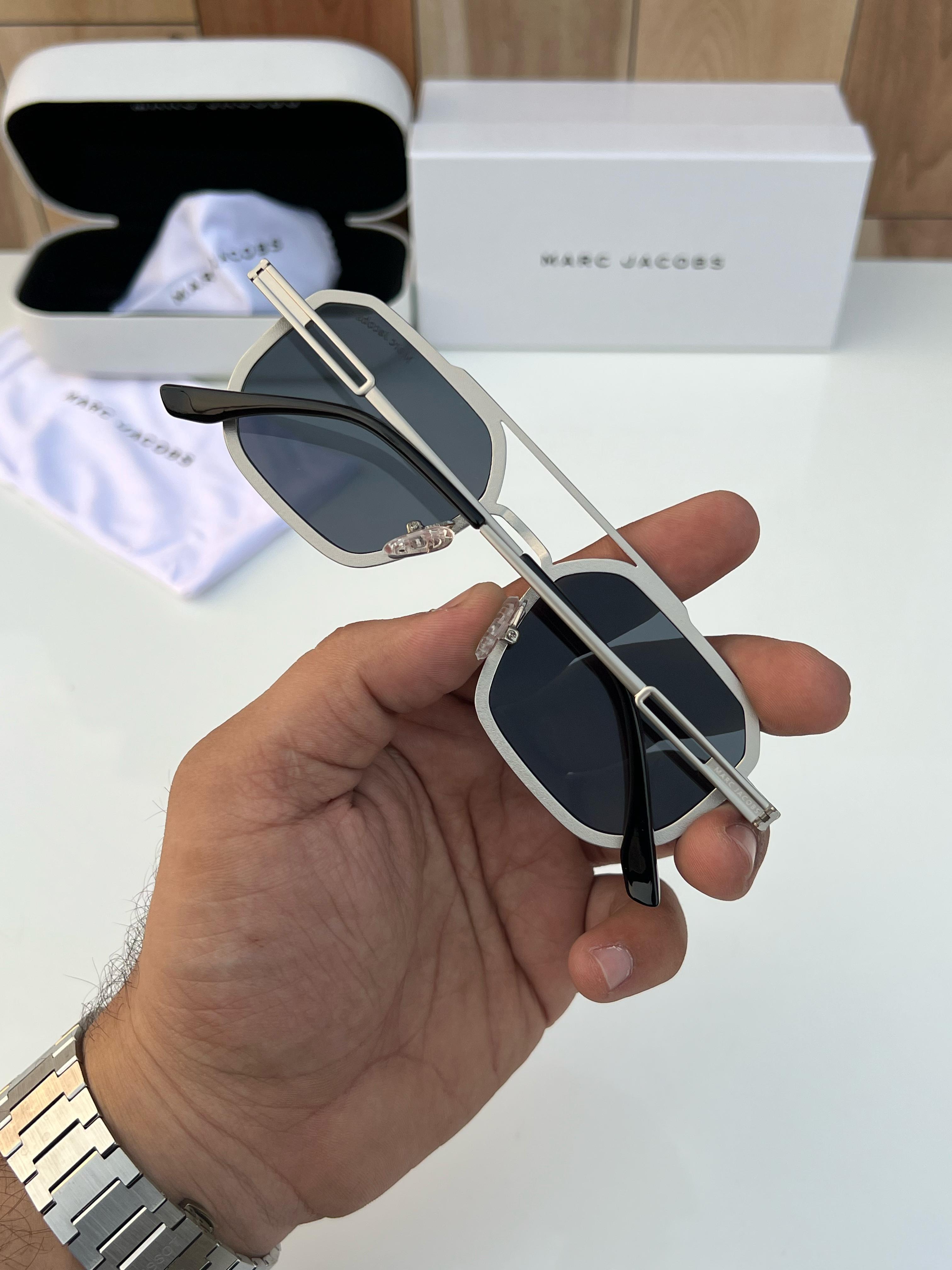 Mar  518 silver black A